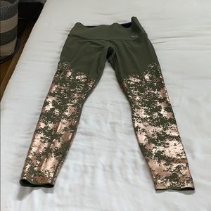 Puma Workout Leggings with Gold - M